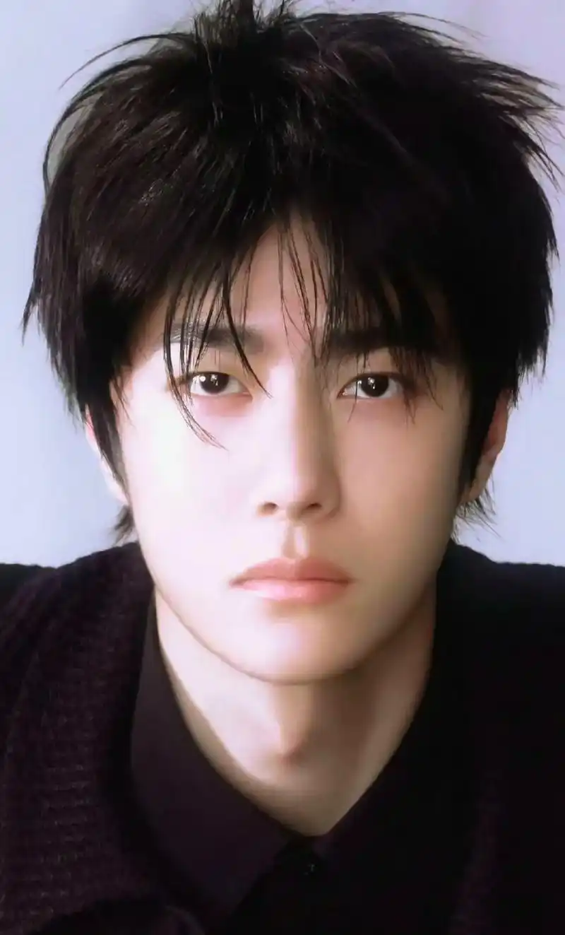 有人问我,为什么如此执着追星王一博. 因为 他是我看到的作为年轻艺人