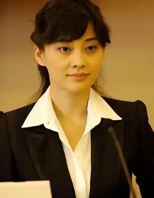 梅婷:拒绝名导演,为前夫花400万,二婚嫁摄影师幸福圆满,凭啥