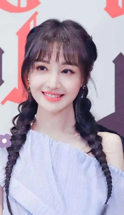 郑爽真胖了!录新节目玩下衣失踪,只胖脸蛋笑容更甜美