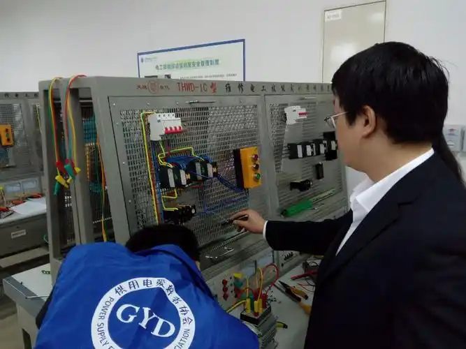 能源工程系开展中级维修电工职业技能鉴定考核工作