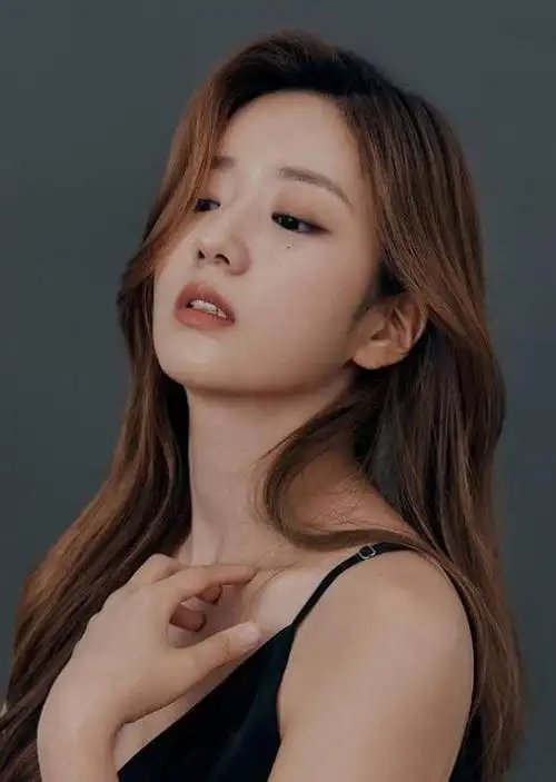 搜狐韩娱讯 apink尹普美今天在sns发布一组近照,吸引