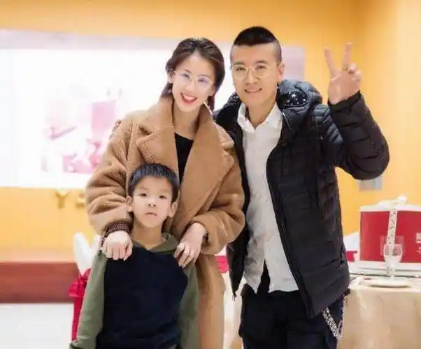 原创杨子大女儿哈佛毕业前妻陶虹到场祝贺身材气质不输给黄圣依