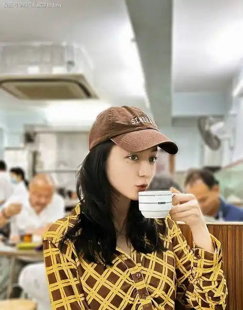 迪丽热巴五一度假"男友视角"穿搭,网友:每套都美到心坎上!