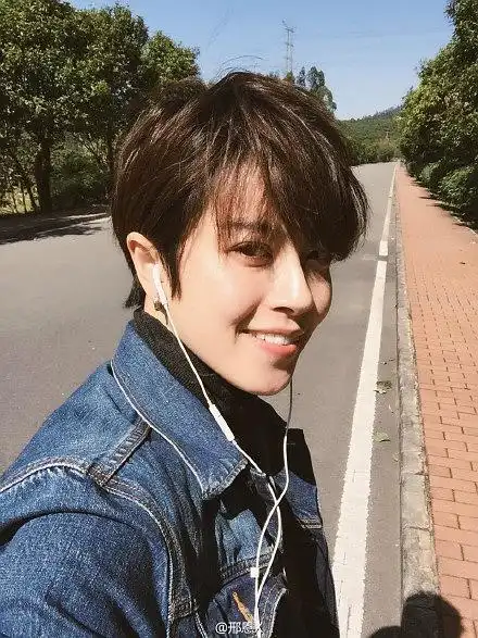 那个邢雅晨完全就是照骗啊,唐人瞎了才签她吗?