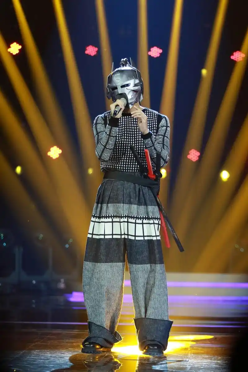 蒙面唱将猜猜猜2御前侍卫三把刀是李荣浩吗三把刀真实身份揭秘