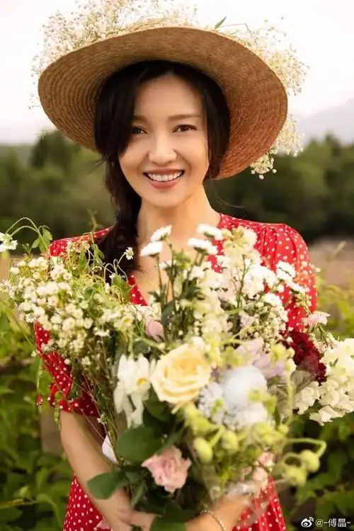 李小晚的扮演者(她43岁"扮嫩"成23岁少女?网友:不用扮,就很嫩…)