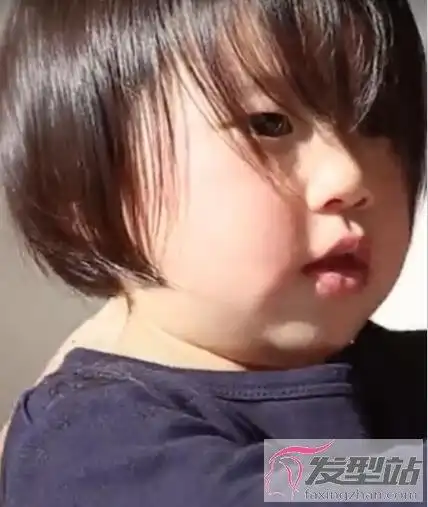 宝宝剃头发型图简单的 足不出户让宝宝大变样