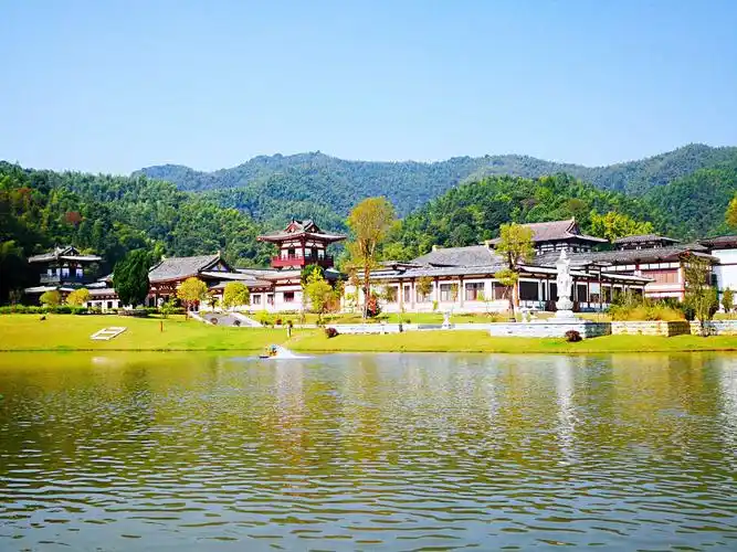 曹山寺秋荷                                 唯臻         宜黄叵