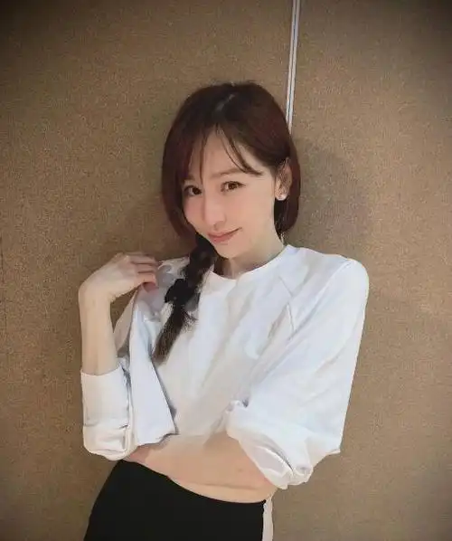 38岁王心凌近照,皮肤白皙下颌线紧致,少女感满满