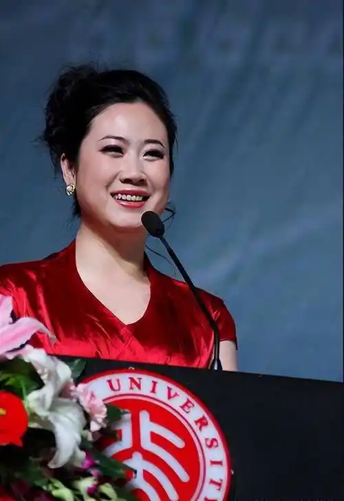 43岁芙蓉姐姐近照曝光:从扮丑网红到千万富婆,她经历了什么?