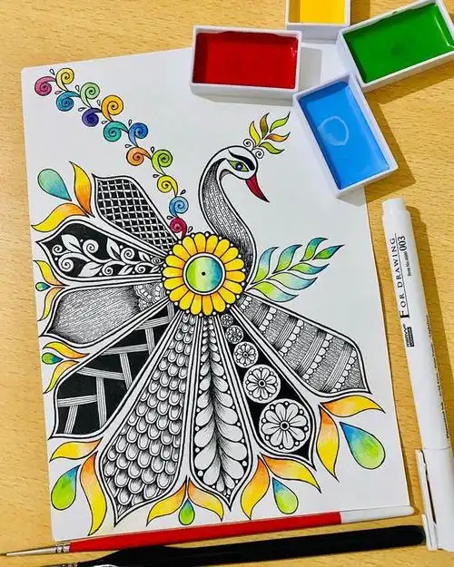 她画的线描孔雀,每一张都独一无二!怪不得她只会画孔雀!