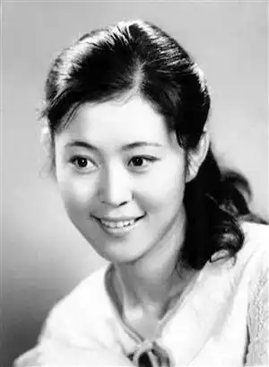 倪萍晒20岁旧照 网友赞:纯天然的美(图)