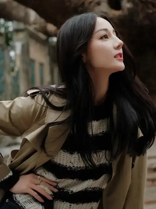 新疆美人迪丽热巴最新外景写真曝光,美的清新脱俗见之