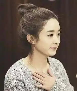 赵丽颖剪短发变时尚!她不是时尚感很低一直很土气吗?