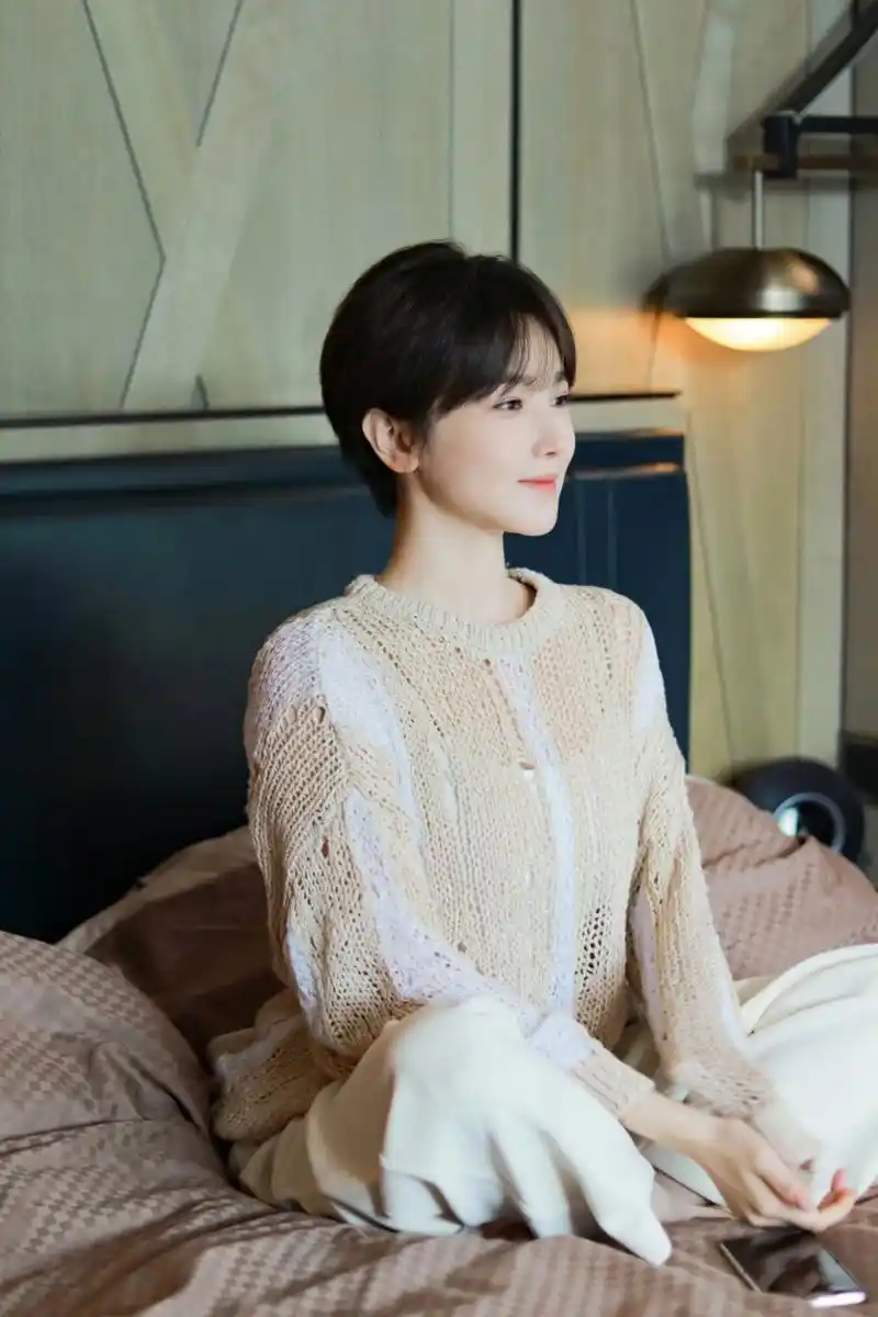 陈小纭# 短发女神,温柔甜美!