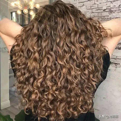 秋冬烫发就选"全头烫",无论长短都洋气,越看越喜欢