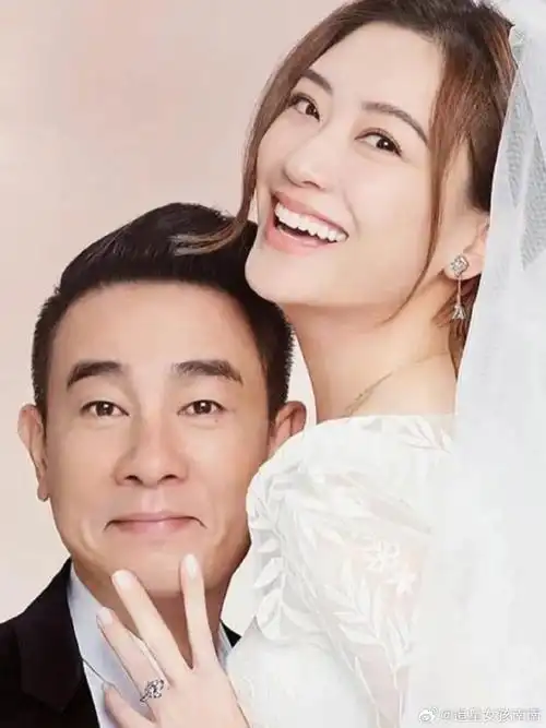 应采儿喊话老公陈小春要520礼物,#陈小春哄应采儿只要一句话#"爱怎么