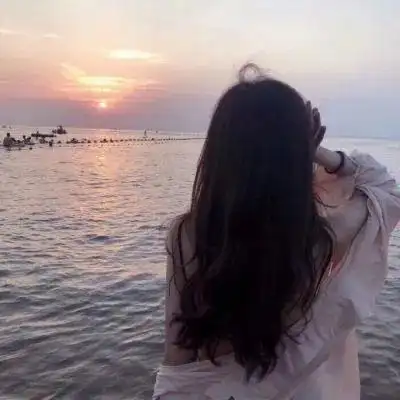 海边背影长发高清唯美图片女生头像