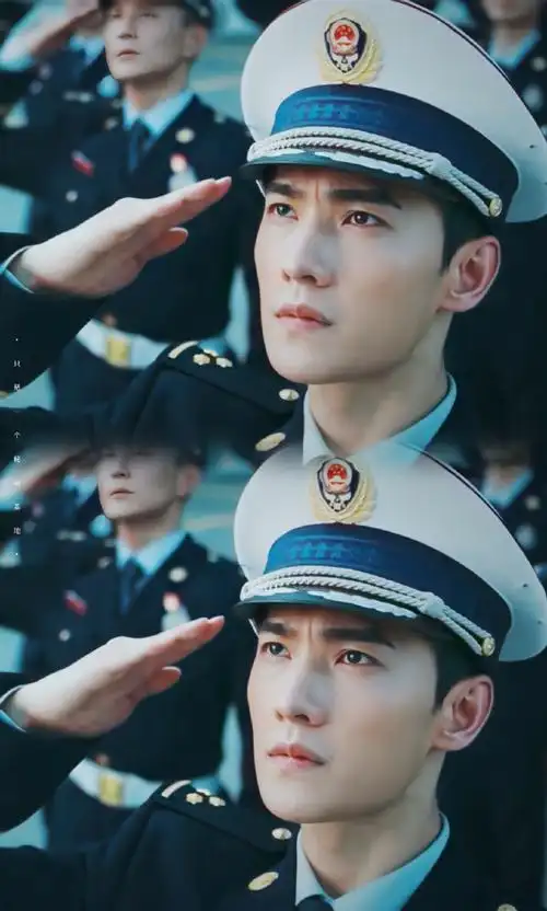 眼神坚定充满神圣感,杨洋太饰演适合职业军人了 ,期待剧集早日播出!