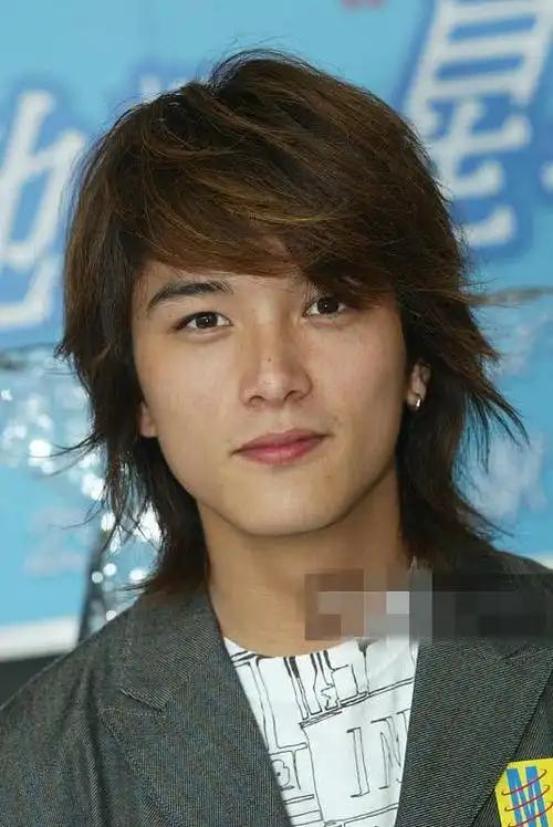 邱泽16年前旧照公开,长相不输陈冠希,怪不得能"撩动"唐嫣_帅气