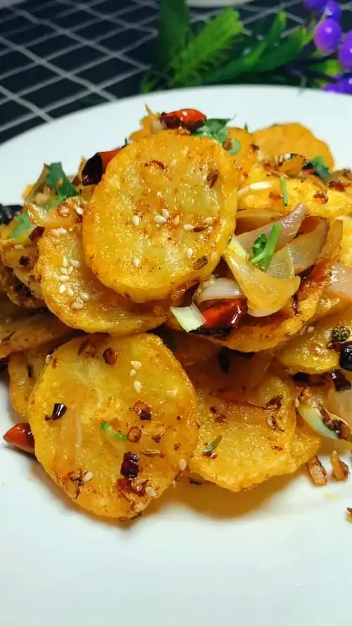 美食东北硬菜干锅土豆片