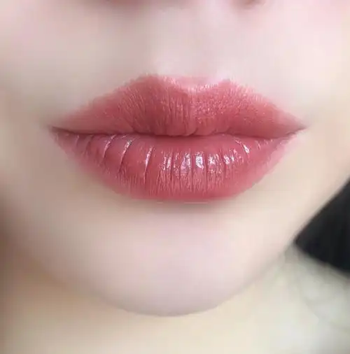 唇炎口红清新淡雅白桃乌龙