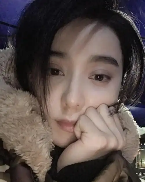 42岁范冰冰近照曝光,满脸色斑黑印不忍直视,卸妆后露出真实样貌,令人