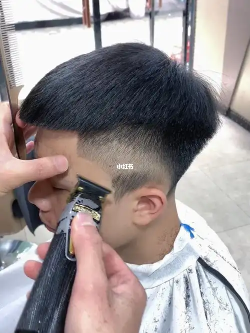 男生短发飞机头