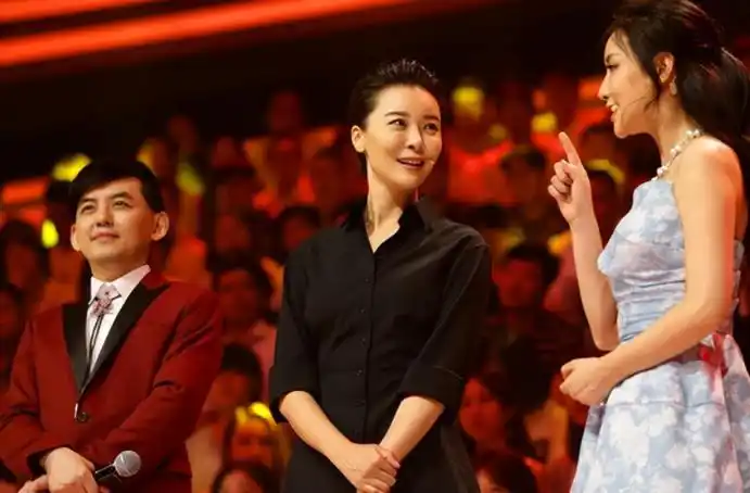 回顾演员柯蓝23岁年薪百万50岁依然单身有黄志忠陪伴不孤独