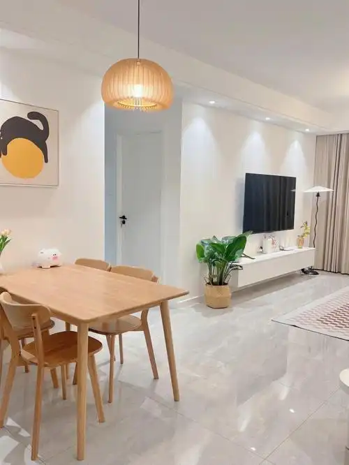 哈喽,欢迎来到芷米的家居频道小户型的家装修就得显大,怎么装才能显大