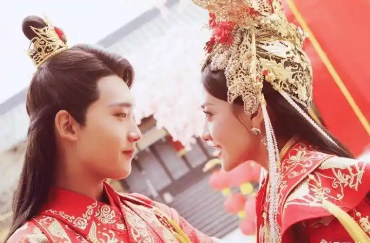 中的赵露思和丁禹兮,还有《双世宠妃》中的邢昭林和梁洁