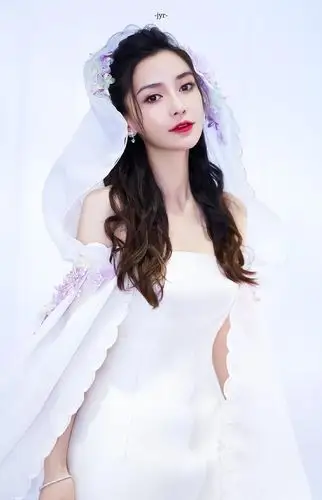 女明星的婚纱照:刘亦菲,热巴,baby,唐嫣,关晓彤,谁最好看