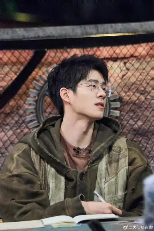 【#大侦探城市暗影#高清剧照】之刘膜王@刘昊然turbo:  西柚市世纪苑