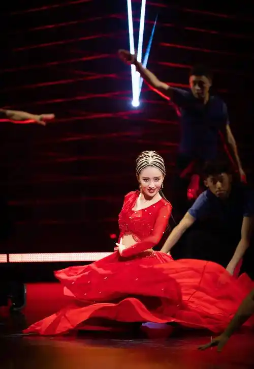 这次也是沉迷舞者佟丽娅的一天!