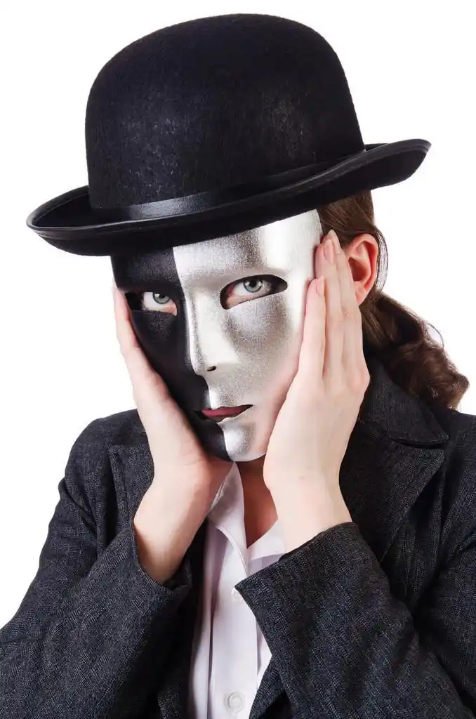 戴着面具的虚伪概念中的女人