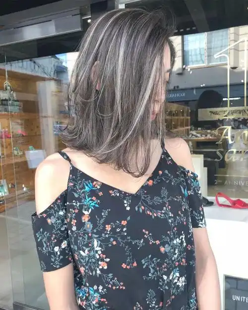 中长发线条感挑染头发图片