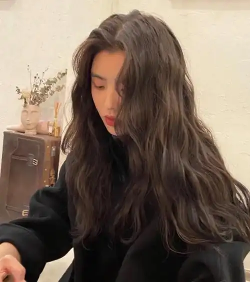 头发少的女生适合什么发型,发量少头顶秃的女生建议发型