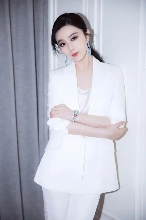 范冰冰这是怎么了?发型选错妆容也出问题,未修图脸胖一圈认不出