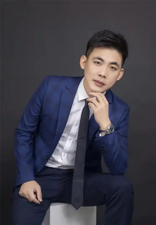 南宁男士职业商务半身形象照客片