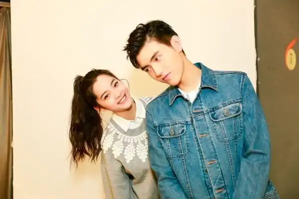 欧阳娜娜和陈飞宇一起主演电影《秘果》.(图/翻摄自《秘果》微博)