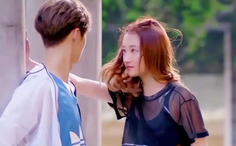 事实证明和鹿晗挺过七年之痒的关晓彤已经走上了另一条道路