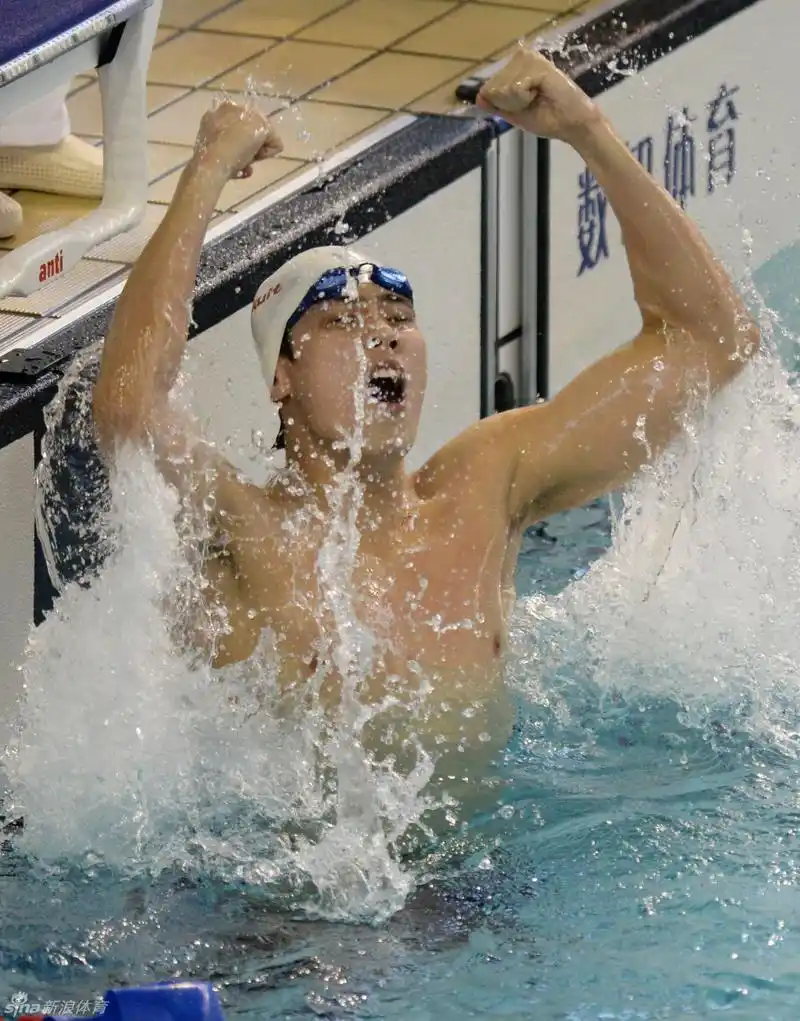 中国游泳新蛙王李响帅气照_高清图集_新浪网