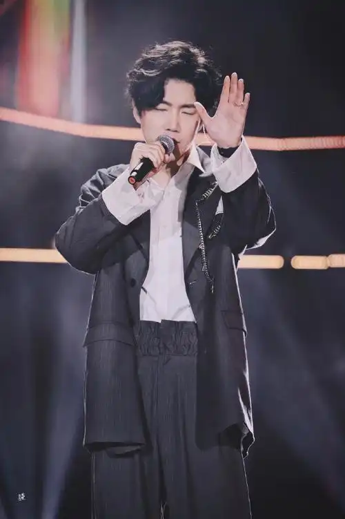 王晰超话96#王晰云一定知道#【补档】190503成都音乐节只要想起往日