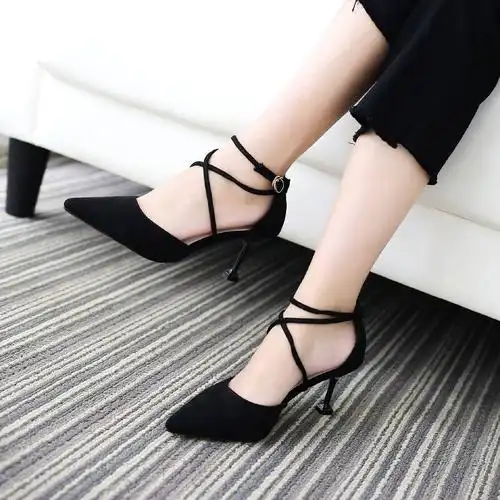 潮人不怕冷,冬天也穿性感高跟凉鞋