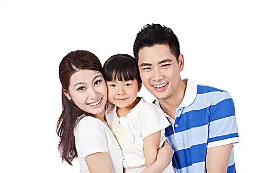 三口之家幸福美满笑容甜蜜合家欢半身照