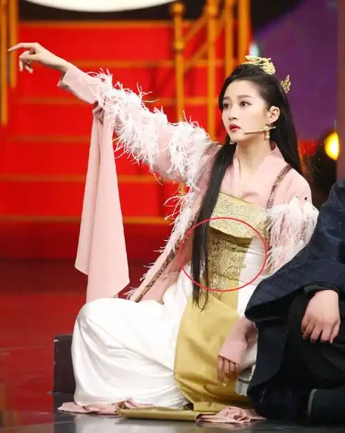 关晓彤需要cos《庆余年》中的"长公主"造型,整体服化道没多大问题,但