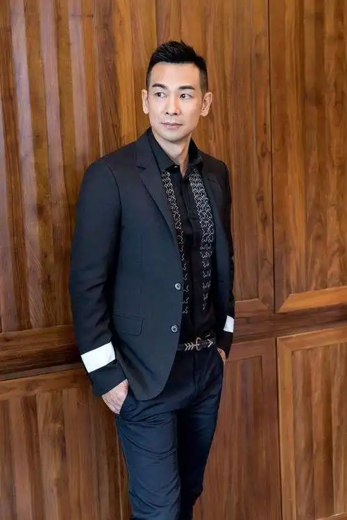 赵文卓19岁夺冠(50岁赵文卓送女儿出国留学)(9)