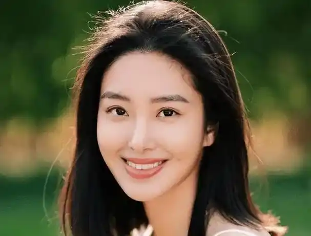 杨采钰:撬走刘亦菲背后的男人,嫁大30岁金主,她究竟图啥