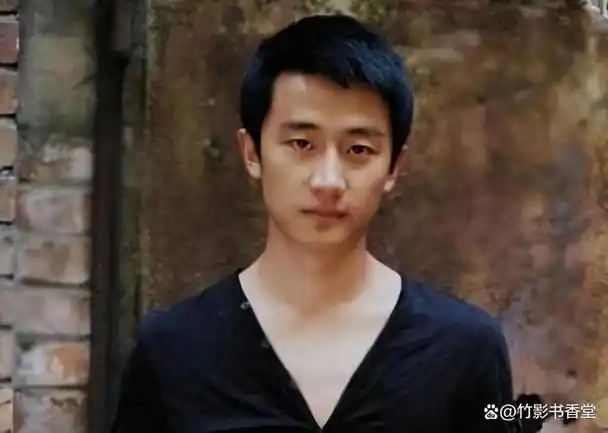 不拍戏就"消失"的黄轩,已经走上了男演员的另一条大道