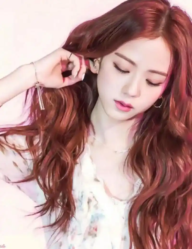 jisoo #金智秀 #侧颜 #红发 #卷发 - 抖音